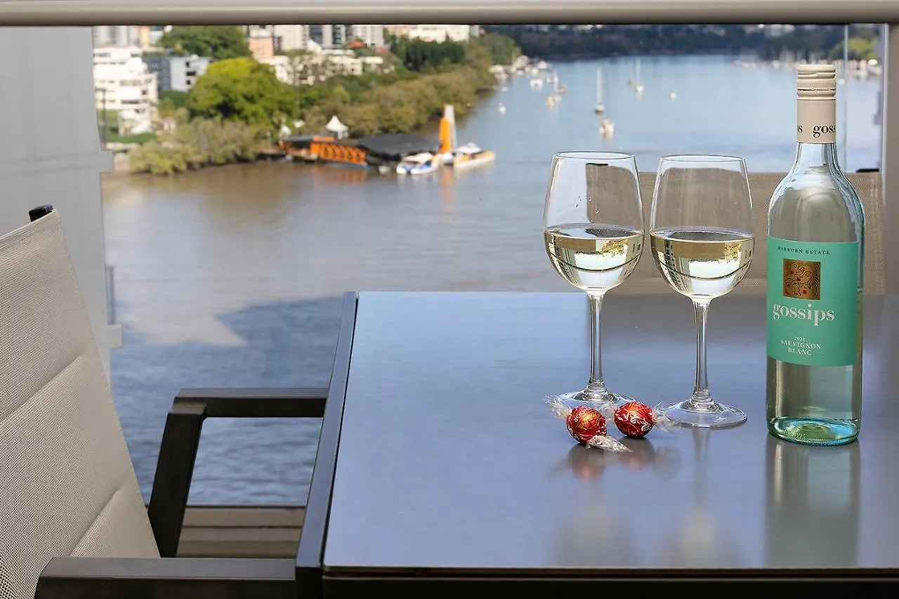 Amazing River View - 3 Bedroom Apartment - Brisbane Cbd - Netflix - Fast Wifi - Carpark